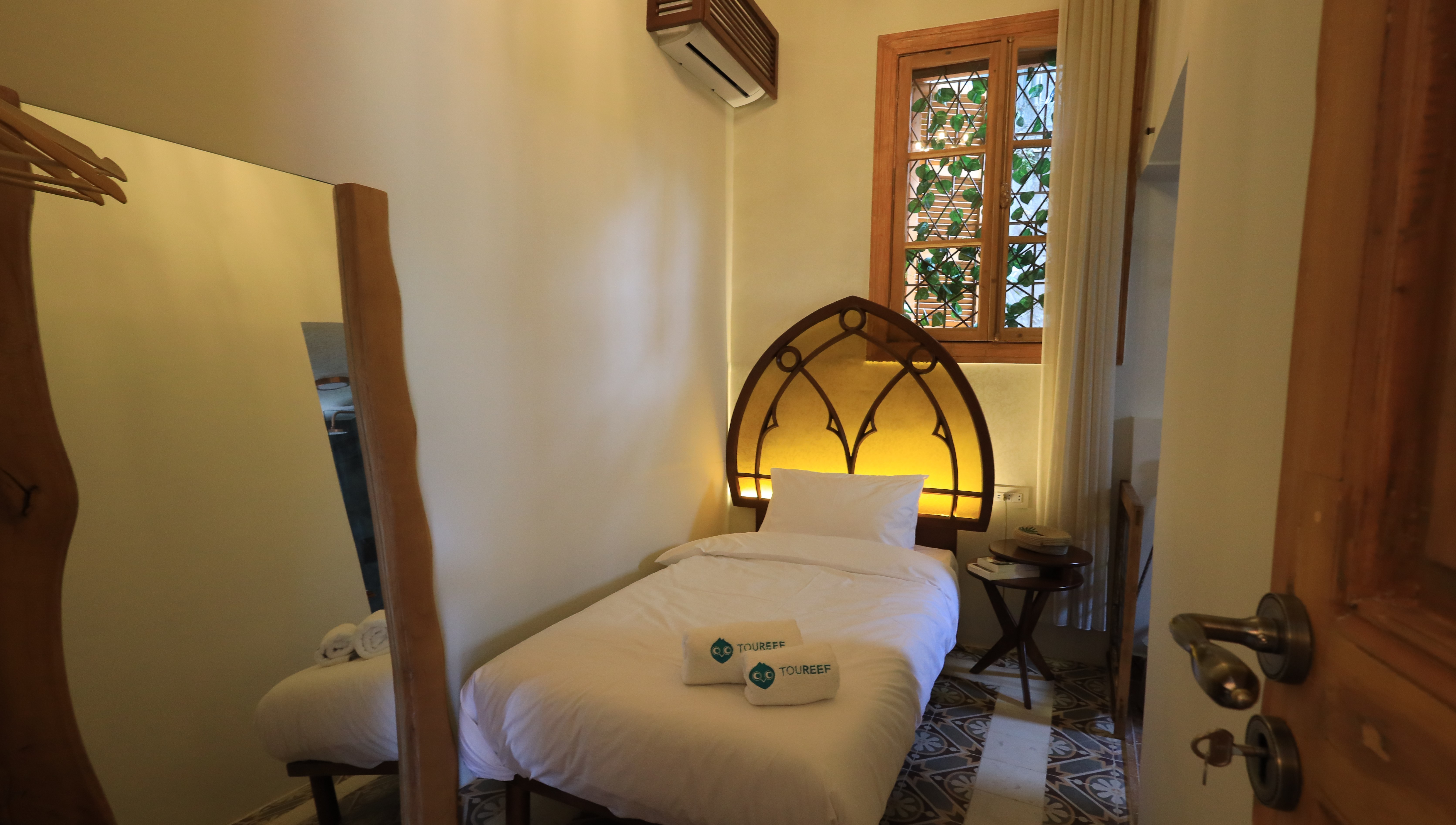 Room 6 L1: Aetr al llayl
