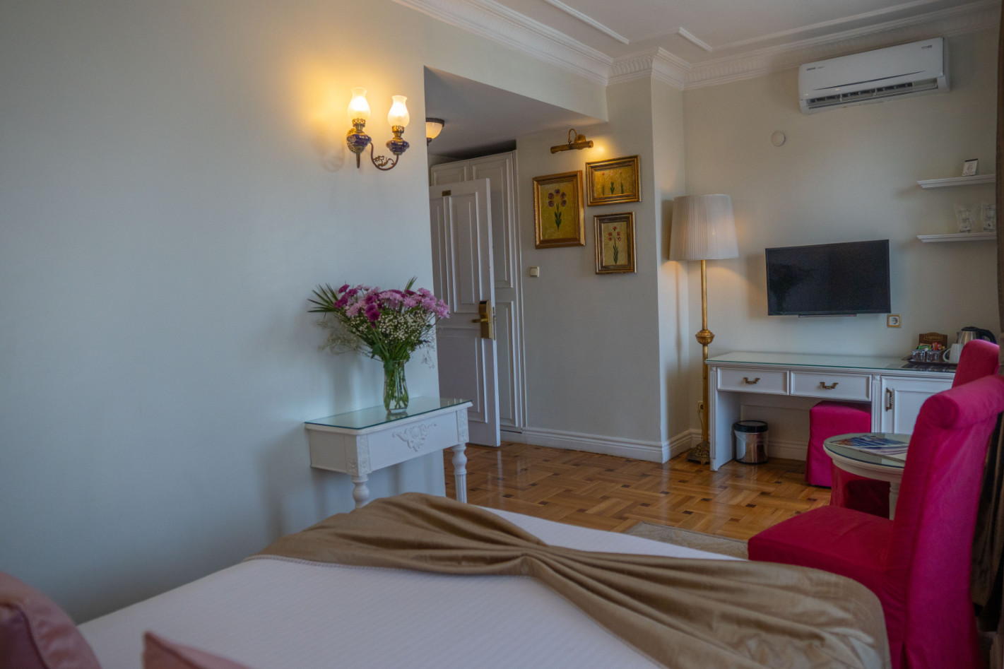 Elegance Single Room with City or Sea view