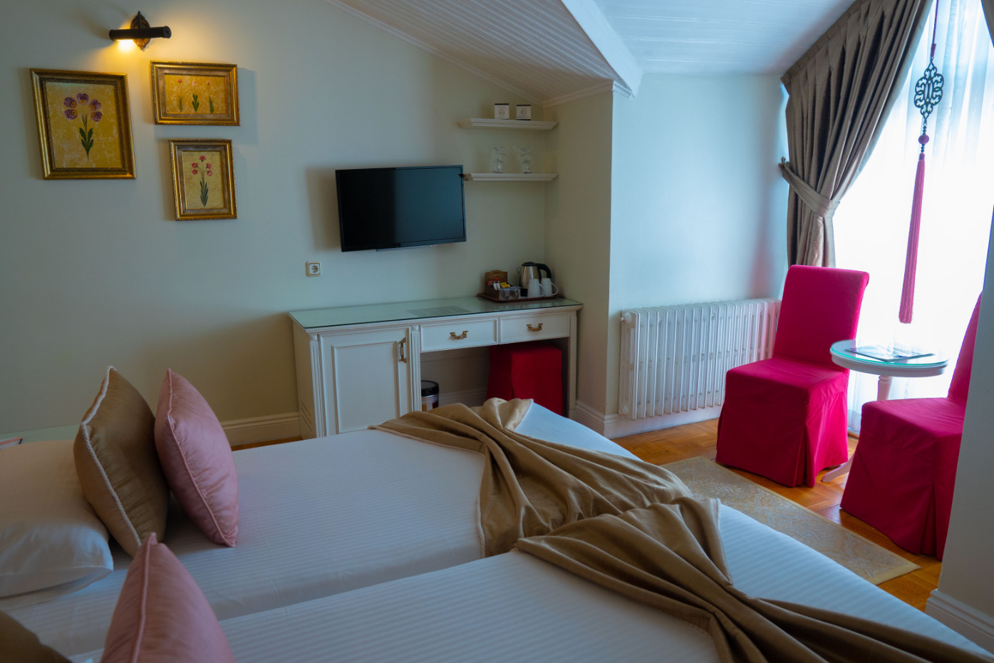 Elegance Single Room with City or Sea view