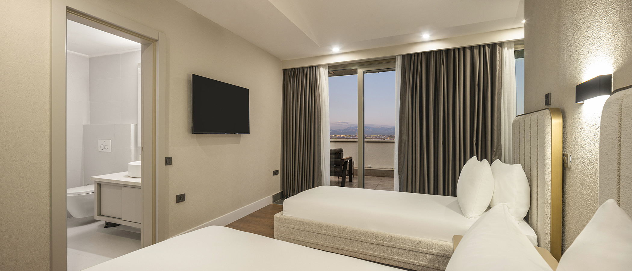 Penthouse Executive Duplex Suite / 2 BR