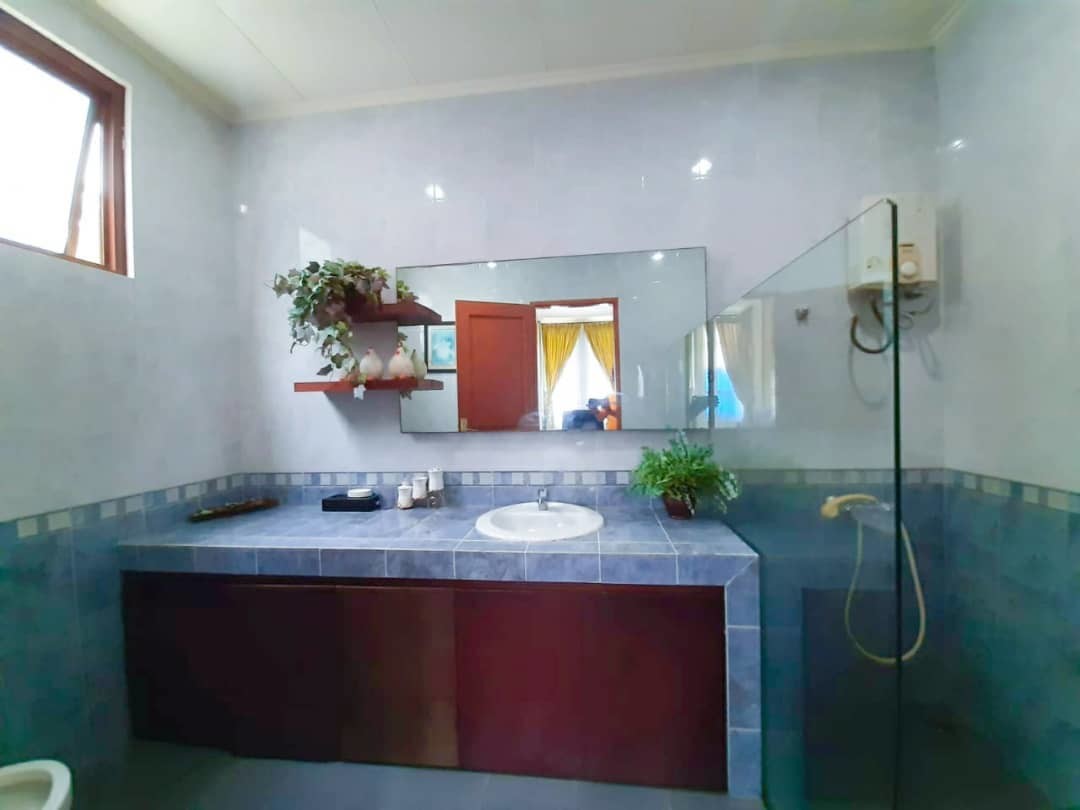 5 kamar tidur Kolam Renang Pribadi - villa puncak pass ciloto  FA1/01A
