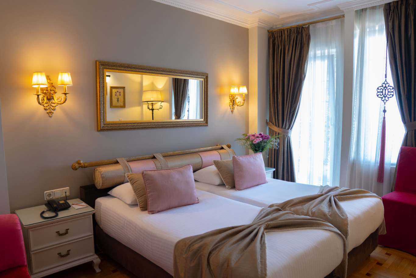 Elegance Single Room with City or Sea view