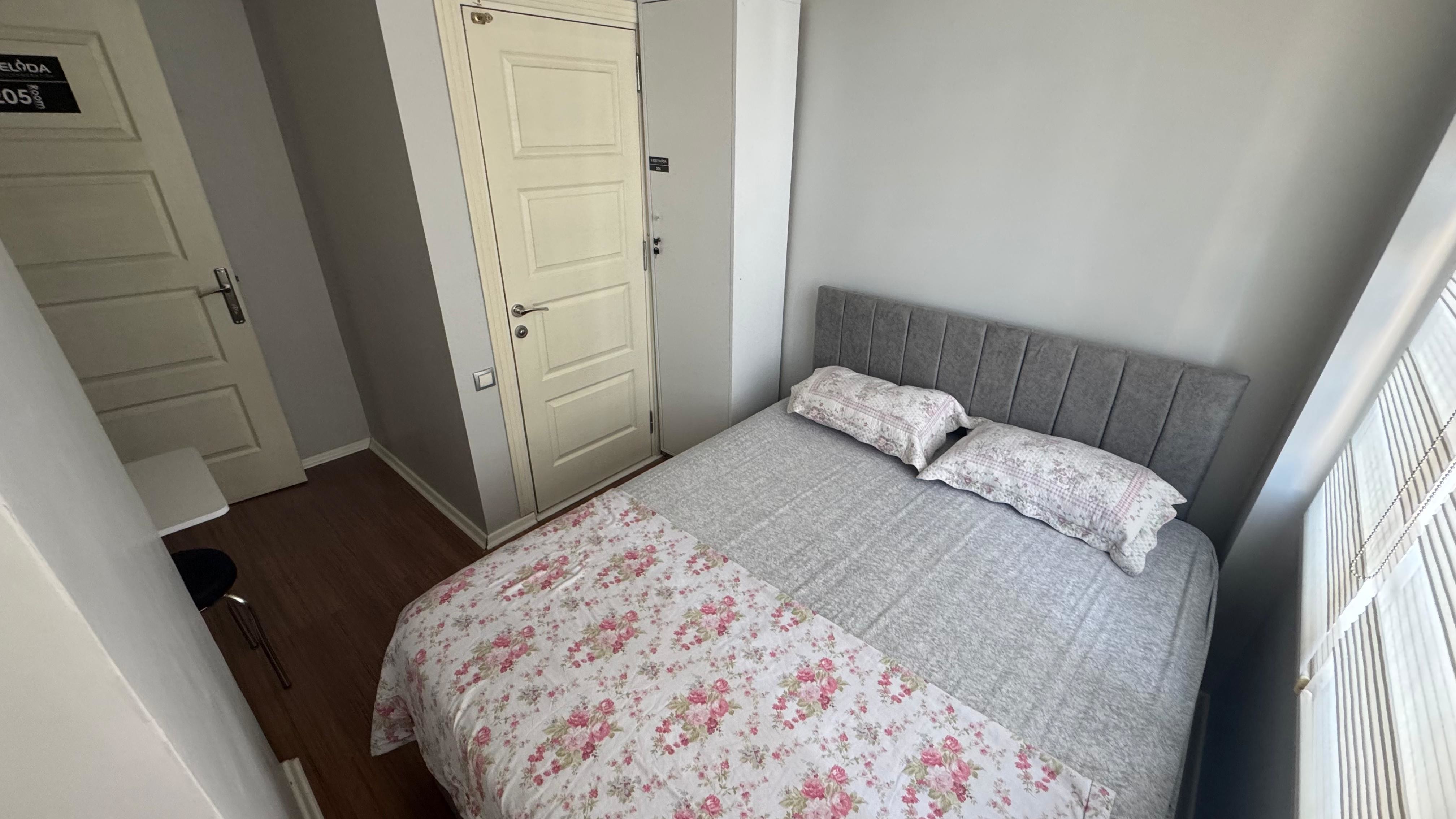 Bunk Bed in Mixed Dormitory Room