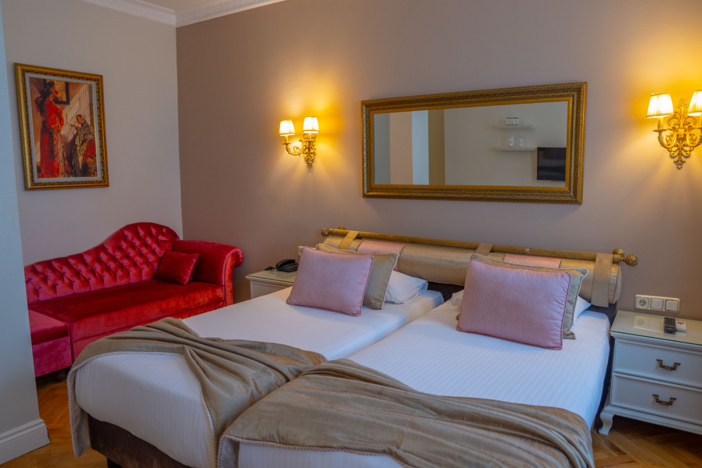 Elegance Single Room with City or Sea view