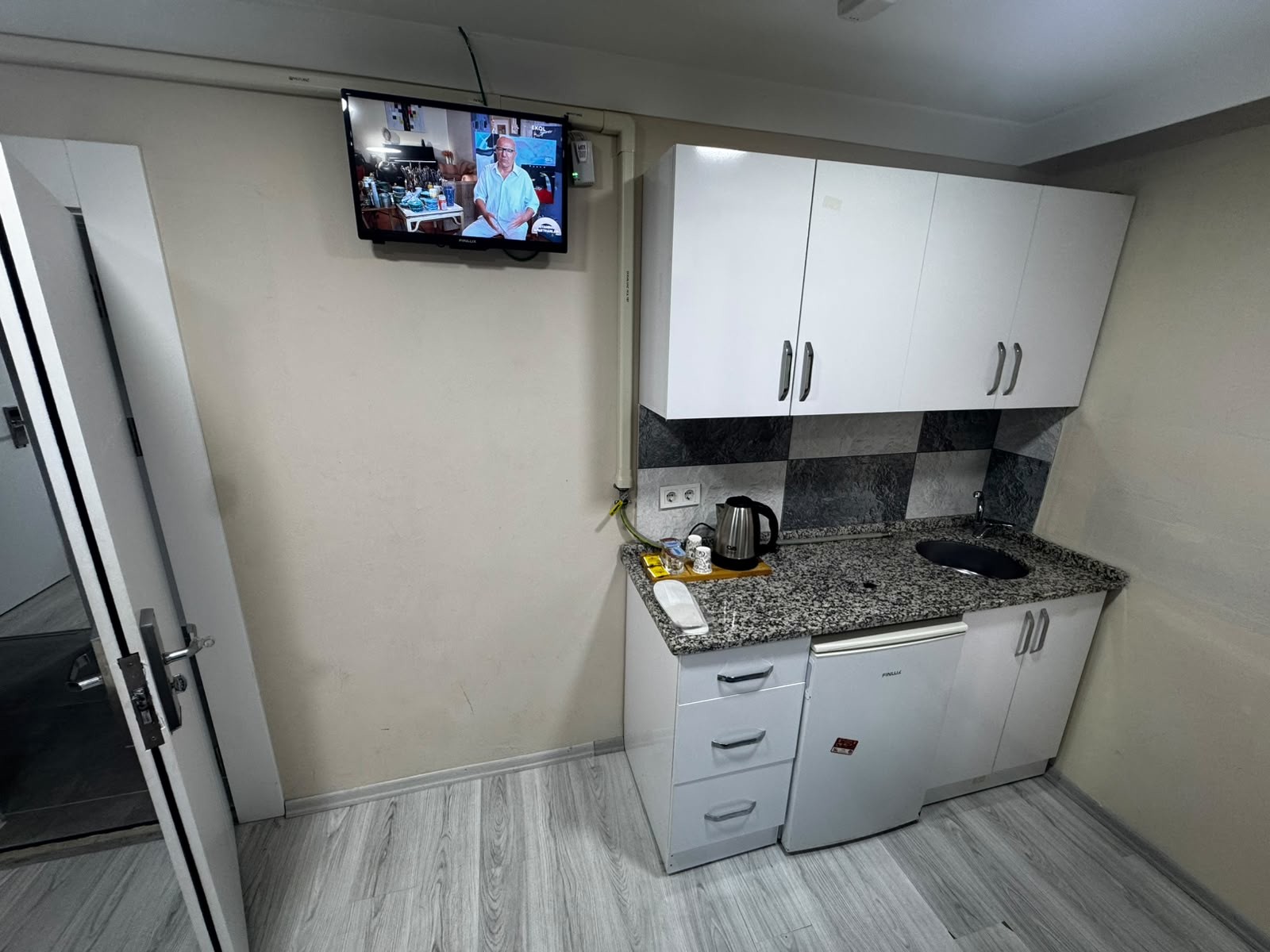 Quad Room *İki Tek Bir Çift Kişilik Oda*