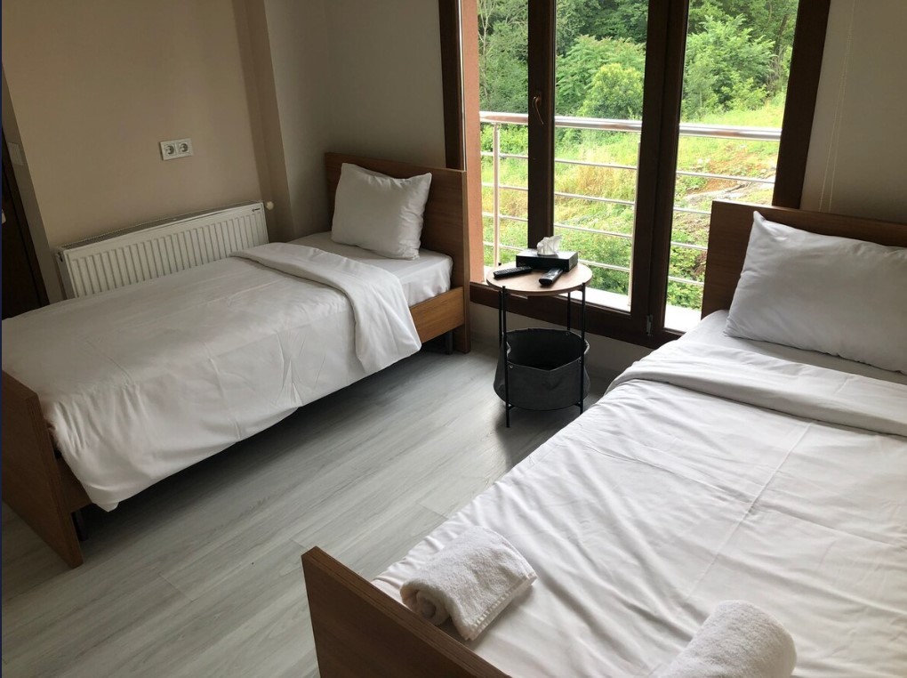 Quad Room *İki Tek Bir Çift Kişilik Oda*