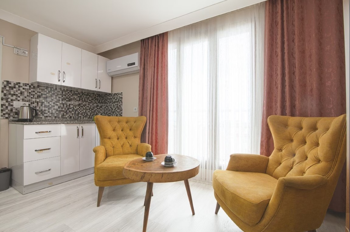 Junior Suit Oturma Alanlı Oda