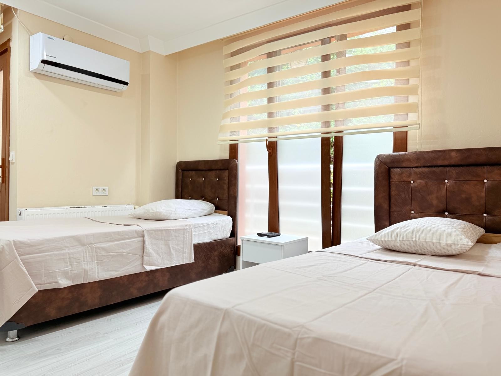 Quad Room *İki Tek Bir Çift Kişilik Oda*